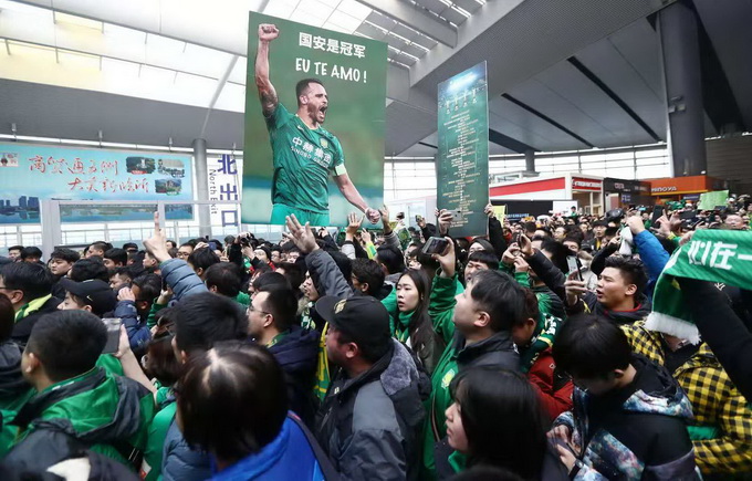巴黎回归首秀大放异彩，勇士主场球迷高呼名字